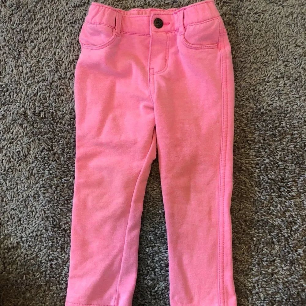 Oshkosh pants in 24mo size in GUC!